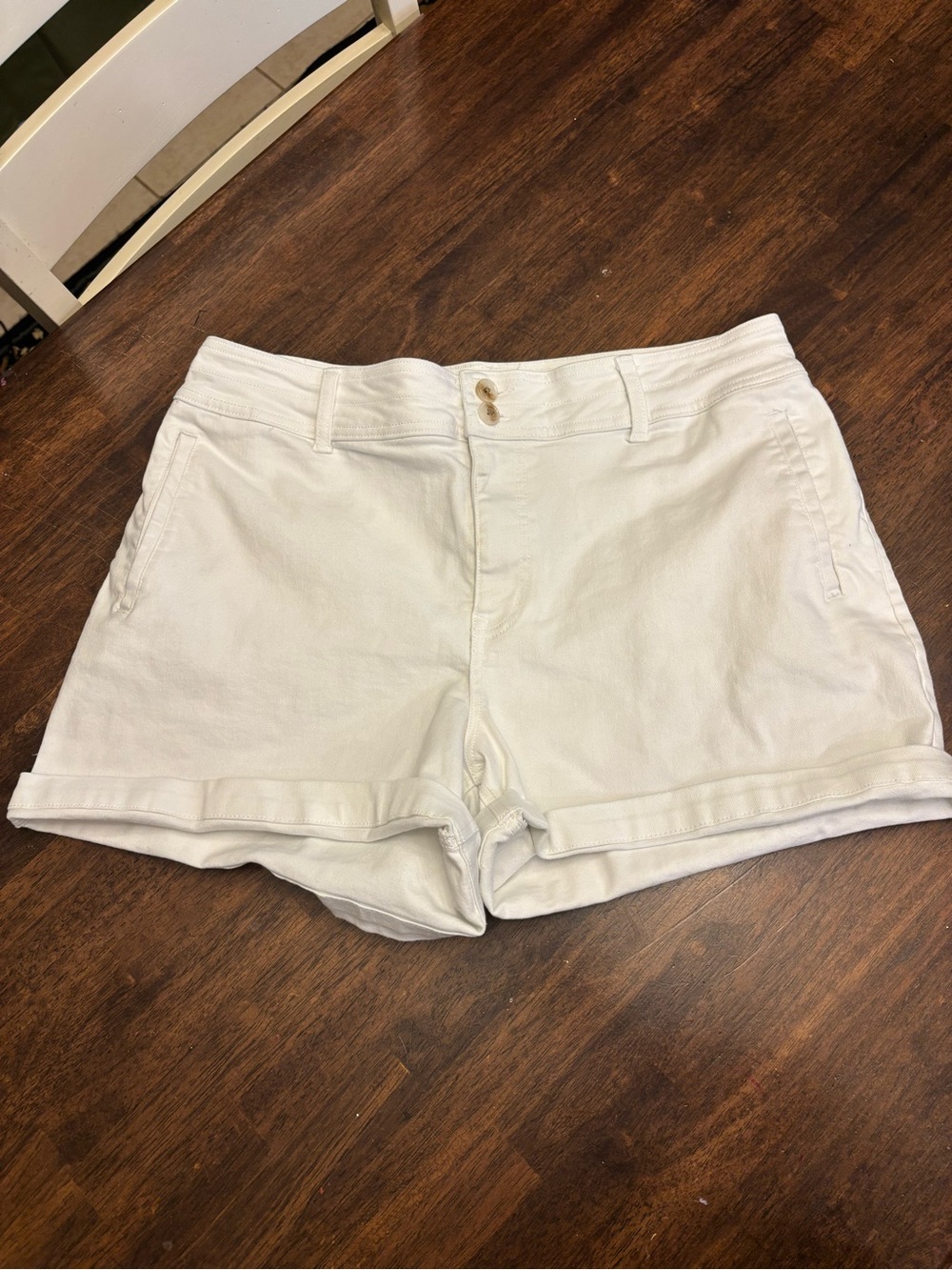 Maurices M Jeans Women’s White High Rise Cuffed Shorts Size 16